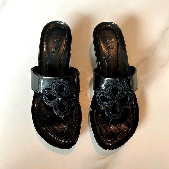 Cole Haan Womens Black Patent Leather Flower Slip On Thong Sandal - Picture 1 of 9